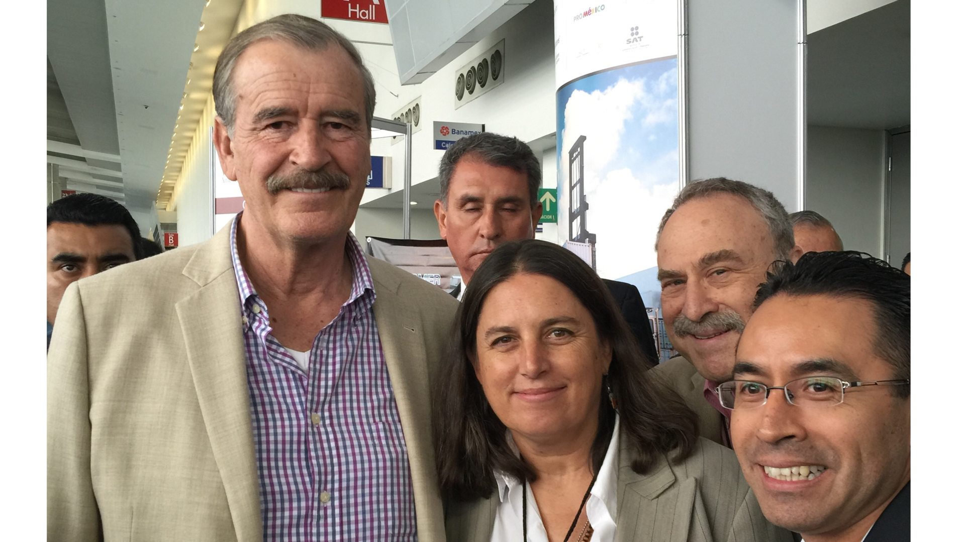 Former Mexican President Vicente Fox (left), Food Logistics editor in chief Lara Sowinski (middle foreground) and Supply & Demand Chain Executive editor Barry Hochfelder (right background) at Cargo Week Americas.