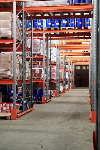 Warehouses modernize with technology growth.