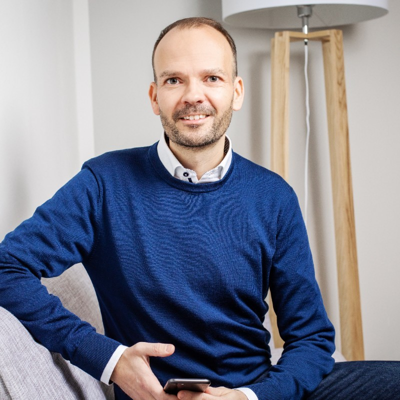 Tom Vieweger Headshot