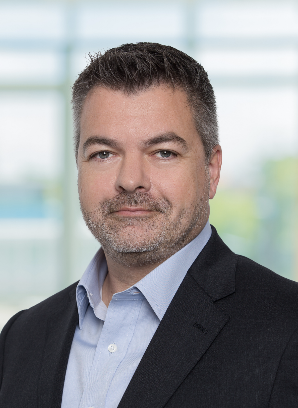 Adrian Jennings Portrait Office Background 3 5mb