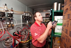 Andrews Distributing’s workers utilize mobile devices equipped with SOTI MobiControl to keep them on schedule.