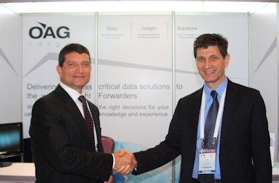 John DeBenedette, Managing Director of Worldwide Information Network (left) and Alv Hill, Executive Vice President of OAG Cargo (right), seal the deal at WCA Family Conference Week in Bangkok.
