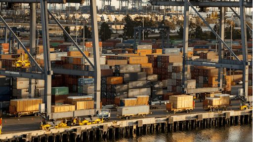 conatiners pilingup PortofLA 580658de18e62
