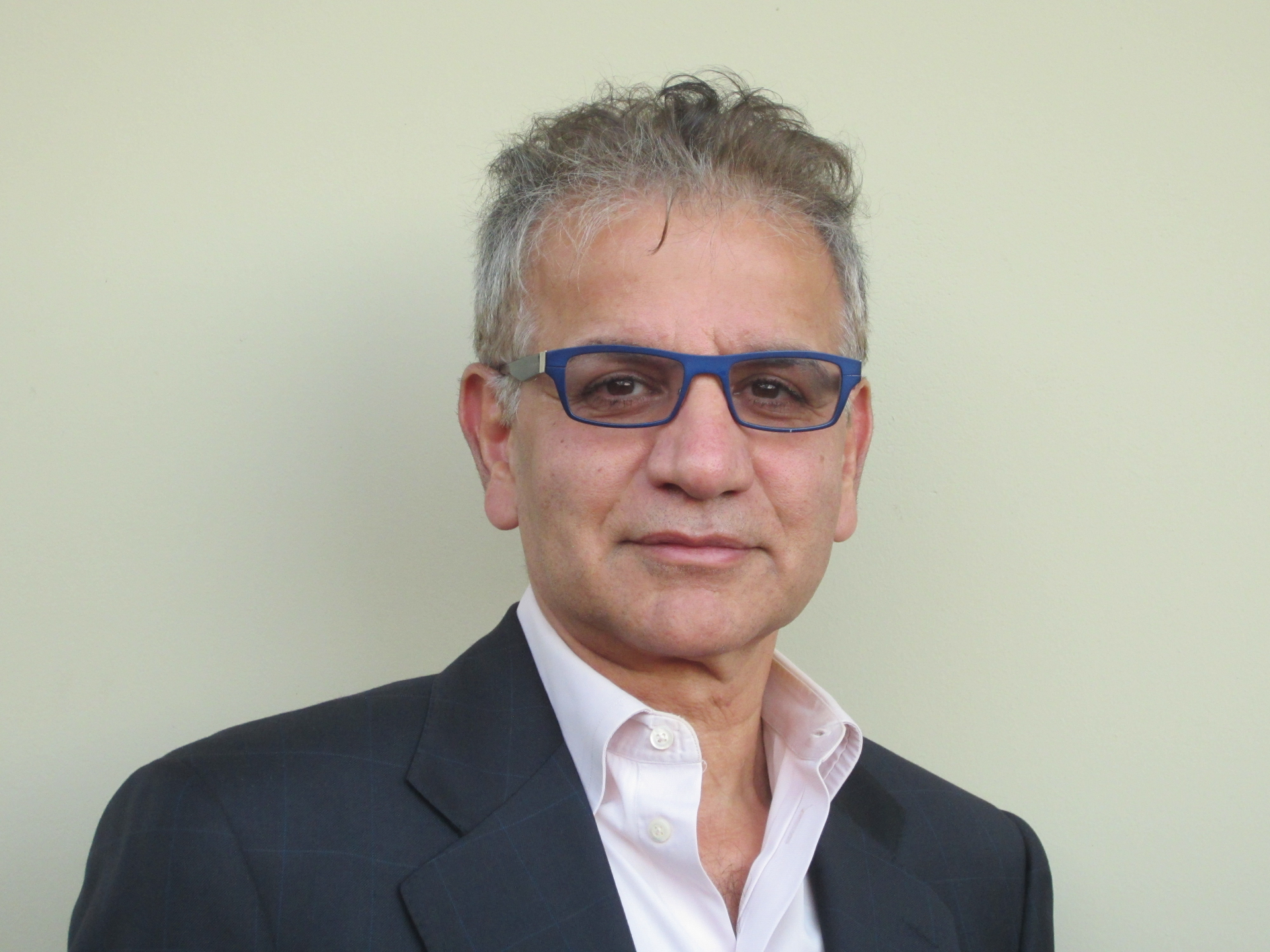 Dr. Cyrus Hadavi Headshot