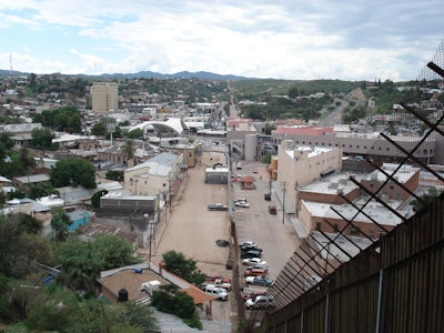 Ambos Nogales circa 2008 58a5e7423563a