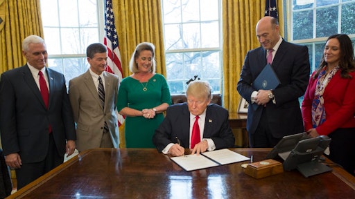 Trump signs financial regulation executive order 59778b7679b77