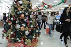 holiday shopping department store retail 5a03179331b89