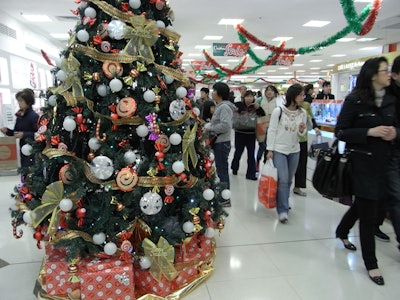 holiday shopping department store retail 5a03179331b89