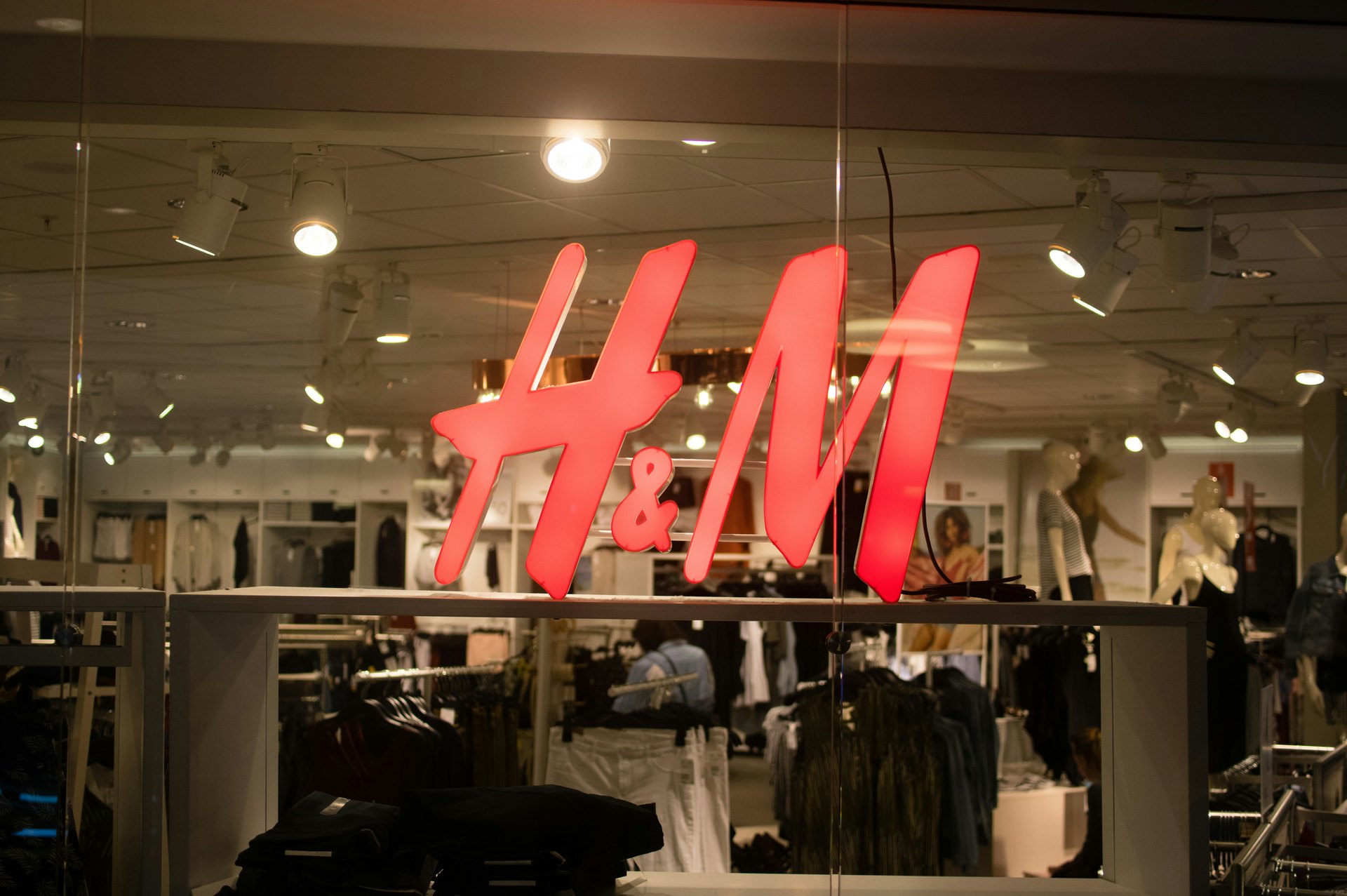 H m shop