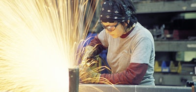 Womanwelder