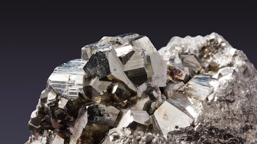 Close Up Idiomorphe Crystals Iron 56030