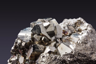 Close Up Idiomorphe Crystals Iron 56030