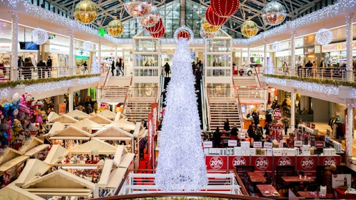 Building Christmas Tree Indoors 186613