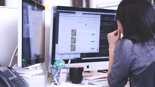 Apple Businesswoman Coding 7375