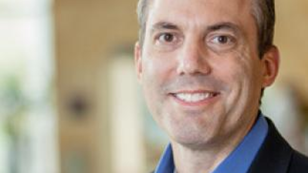 R Oi Paul Helmering Headshot