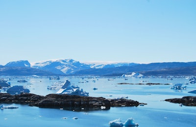 Icy Mountain And Ocean Scenery 2574983