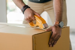 Crop Man Taping Carrying Box With Scotch 4246120
