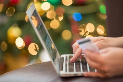 Mariusz Blach Online Holiday Shopping