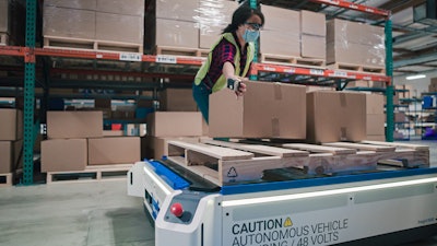 Fetch Robotics Case Picking Solution 3 2