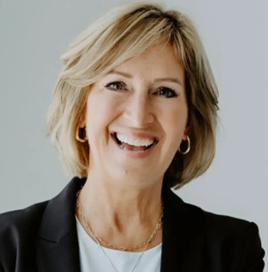 Linda Headshot