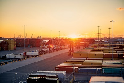 Perc Port Tractor 2022 1 Y3 A2087